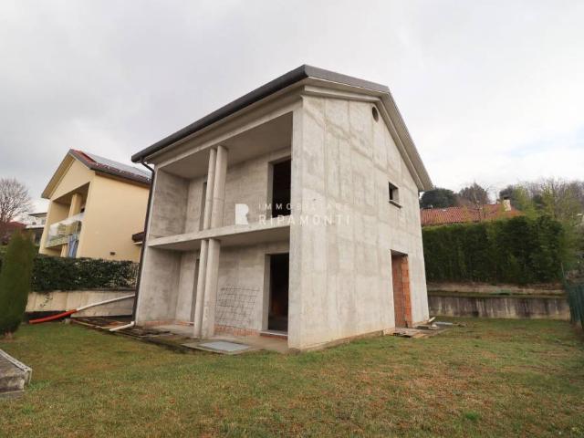 Vendesi villa singola a Imberido, Oggiono