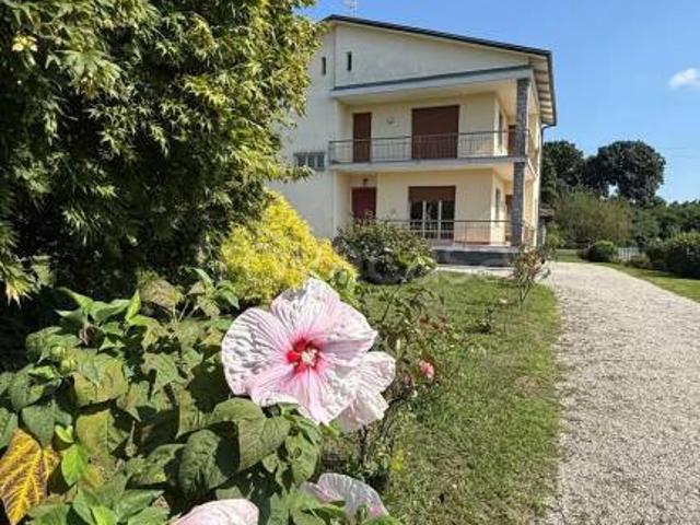 Vendesi villa singola a Ispra via Milano, 1465