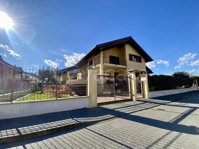 Vendesi villa singola a La Loggia via Giacomo Leopardi, 16