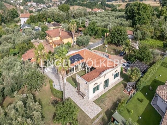 Vendesi villa singola a Lariano via Pietro Mascagni