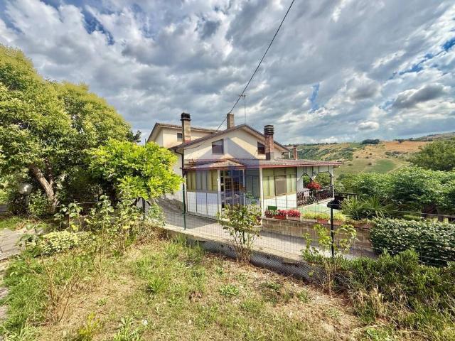 Vendesi villa singola a Laroma, Casoli