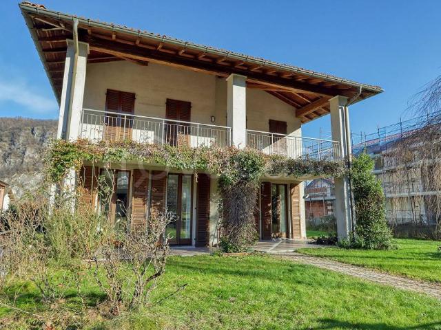 Vendesi villa singola a Lavena, Lavena Ponte Tresa