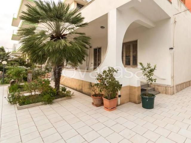 Vendesi villa singola a Lecce viale Giuseppe Grassi, Rudiae Casermette