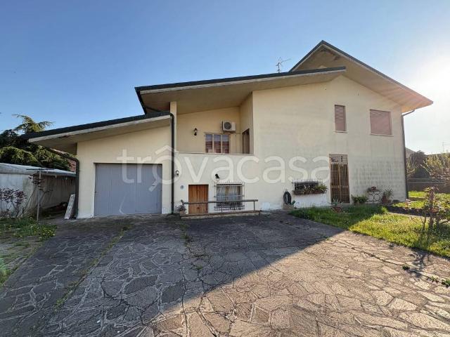 Vendesi villa singola a Legnago