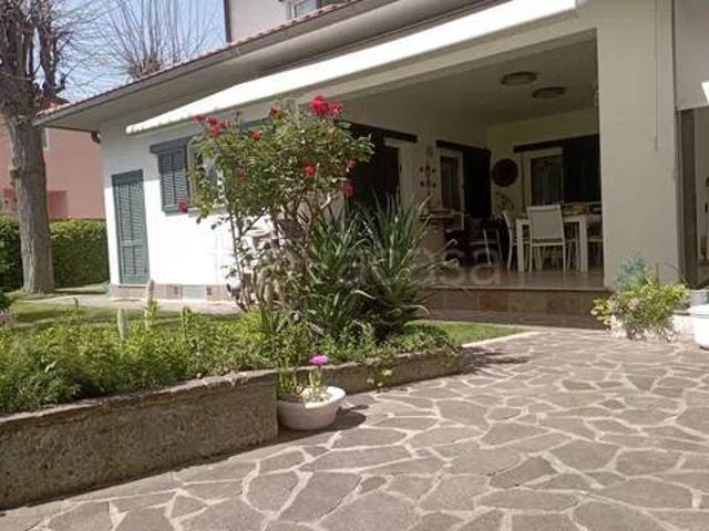 Vendesi villa singola a Livorno, Calzabigi, Mameli