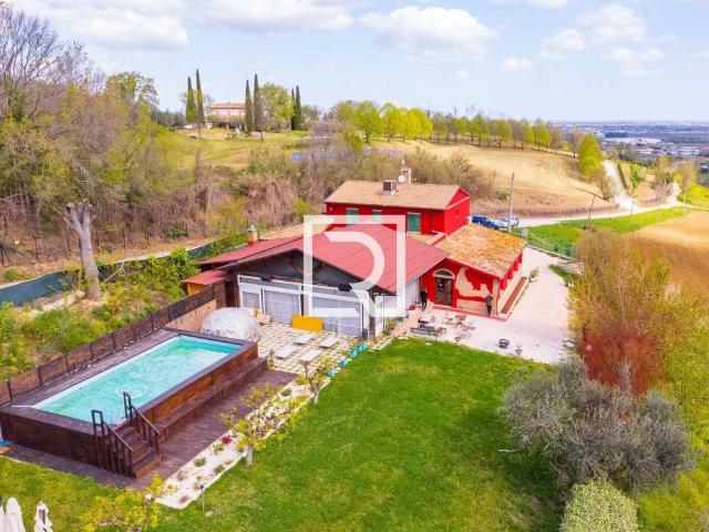 Vendesi villa singola a Longiano