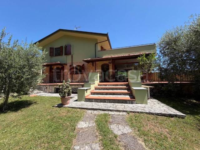 Vendesi villa singola a Lucca via di Arliano, 55100, Nozzano Arliano