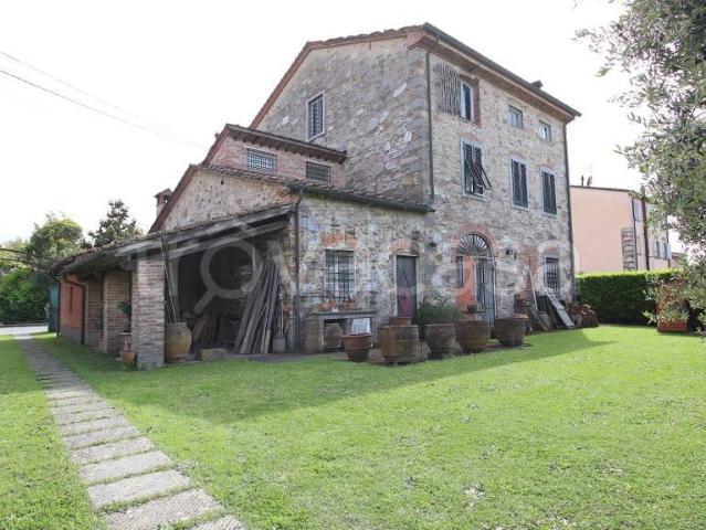 Vendesi villa singola a Lucca via Romana, 914, San Filippo
