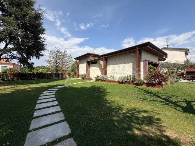 Vendesi villa singola a Lucca, Massa Pisana Vicopelago