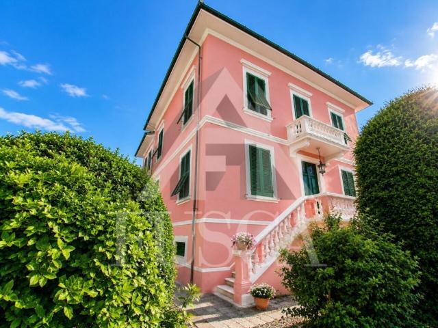 Vendesi villa singola a Lucca, San Concordio Contrada