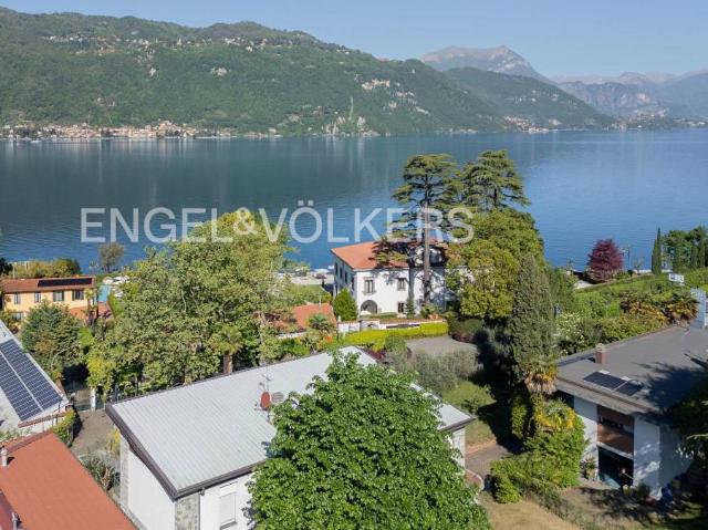 Vendesi villa singola a Mandello del Lario via Statale, 74