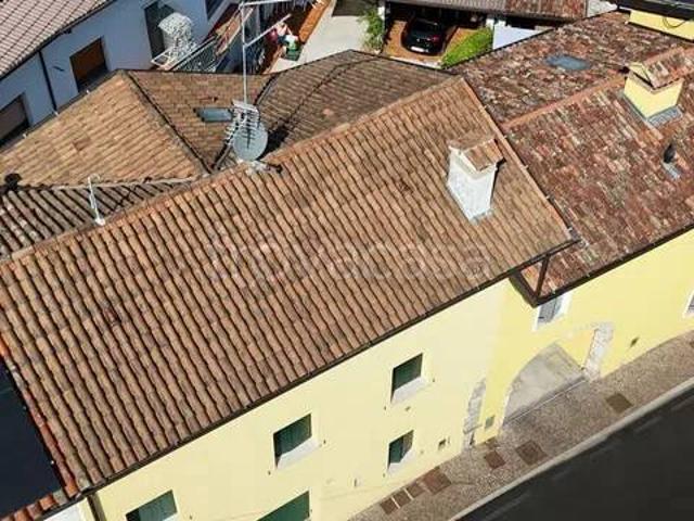 Vendesi villa singola a Maniago via Piave