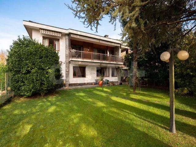 Vendesi villa singola a Malnate via general cadorna, 20
