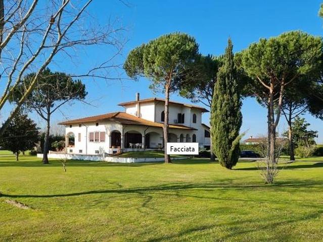 Vendesi villa singola a Marina di Pietrasanta, Pietrasanta