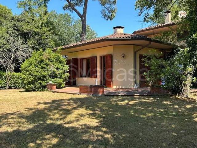 Vendesi villa singola a Massa via g. Verdi, Ronchi Poveromo