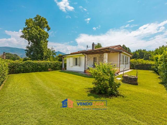 Vendesi villa singola a Massa via dei Loghi, 47, Ronchi Poveromo