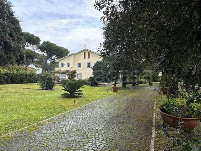 Vendesi villa singola a Massa via Delle Macchie, Ronchi Poveromo
