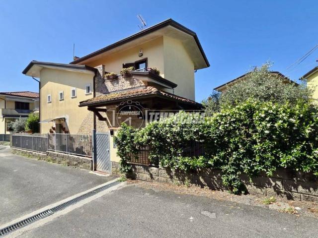 Vendesi villa singola a Massa, Castagnola