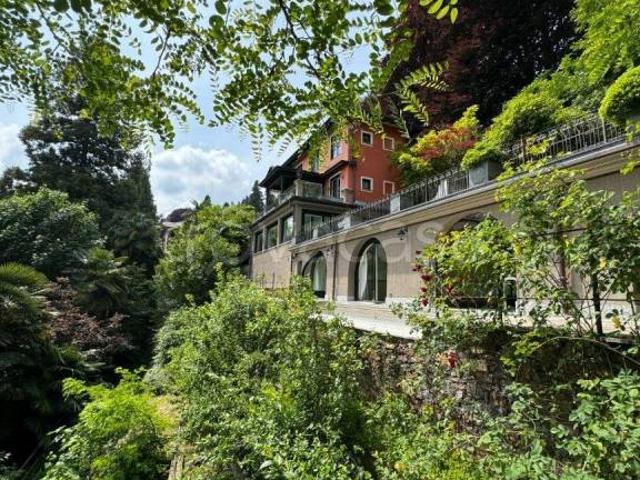 Vendesi villa singola a Meina