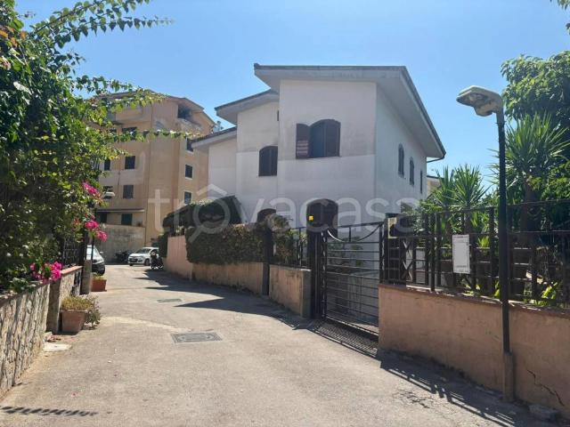 Vendesi villa singola a Melito di Napoli