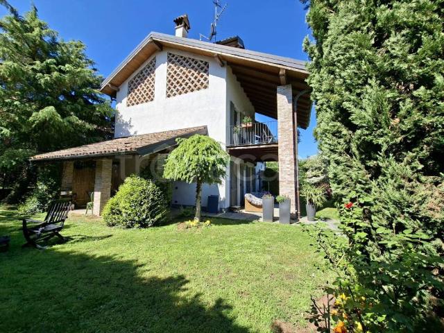 Vendesi villa singola a Mercurago, Arona