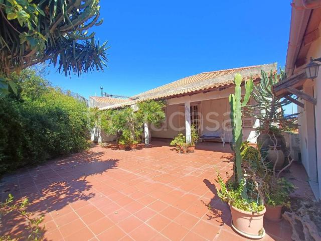 Vendesi villa singola a Messina, Mortelle Casa Bianca