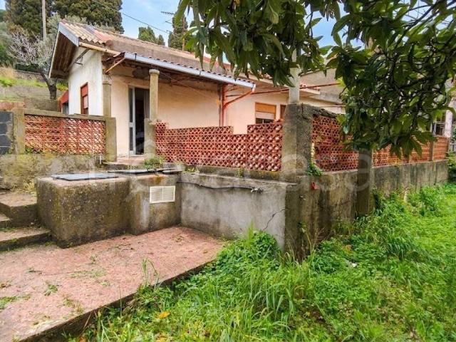Vendesi villa singola a Messina, Castanea Salice