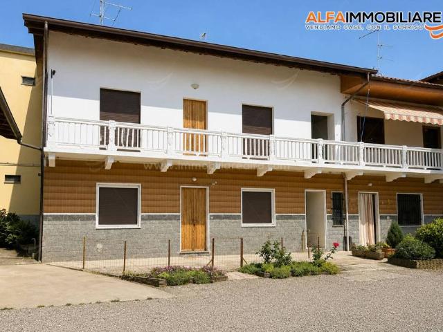 Vendesi villa singola a Momo via Gaspare Cavagnino, 12