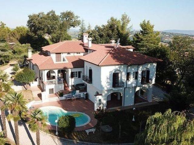 Vendesi villa singola a Montappone