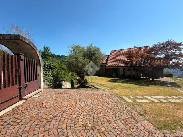 Vendesi villa singola a Monte Marenzo via Gian Maria Marenzi