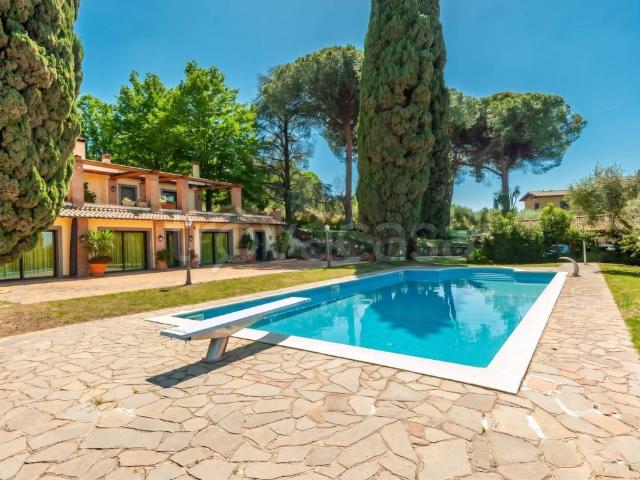 Vendesi villa singola a Monte Porzio Catone via Frascati Colonna