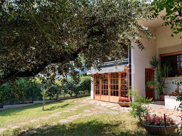 Vendesi villa singola a Montebelluna via belvedere