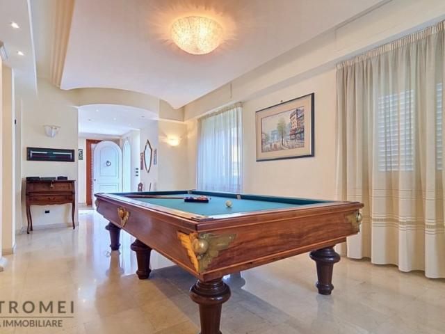 Vendesi villa singola a Montecatini Terme