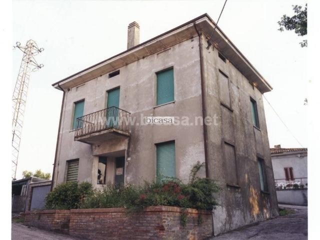 Vendesi villa singola a Montefelcino