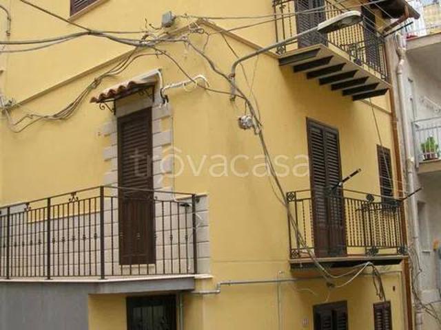 Vendesi villa singola a Montelepre