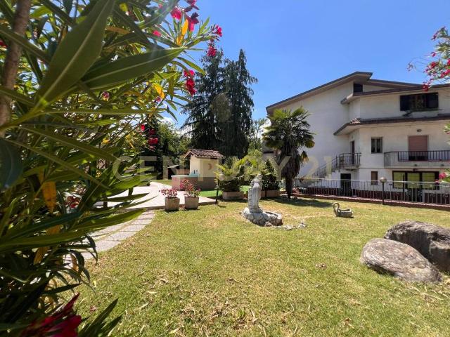 Vendesi villa singola a Montorio al Vomano