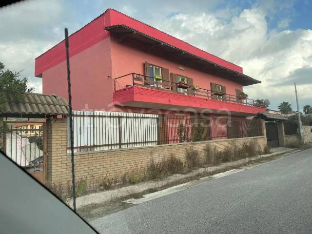 Vendesi villa singola a Mondragone via Falerno No Number