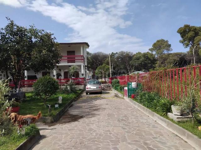 Vendesi villa singola a Mondragone