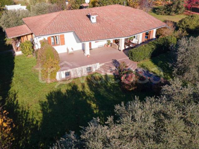 Vendesi villa singola a Moniga del Garda via dei Riali, 5