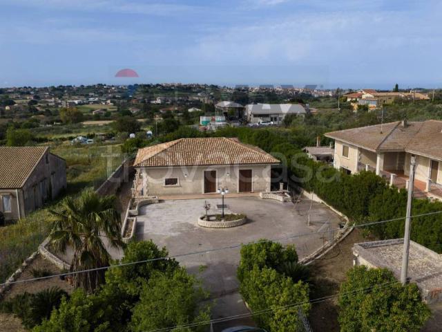 Vendesi villa singola a Modica