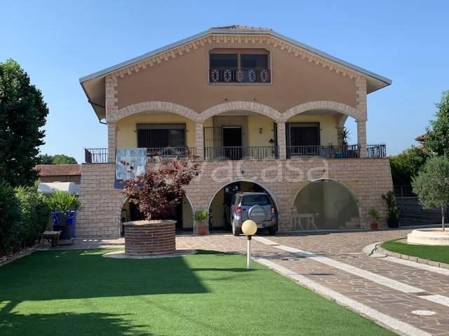 Vendesi villa singola a Mortara