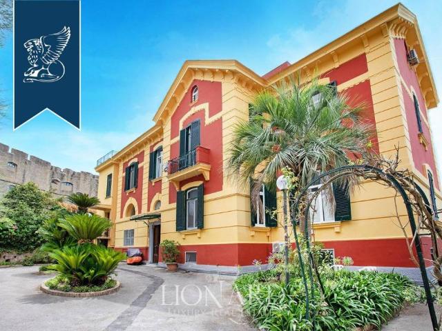Vendesi villa singola a Napoli, Vomero
