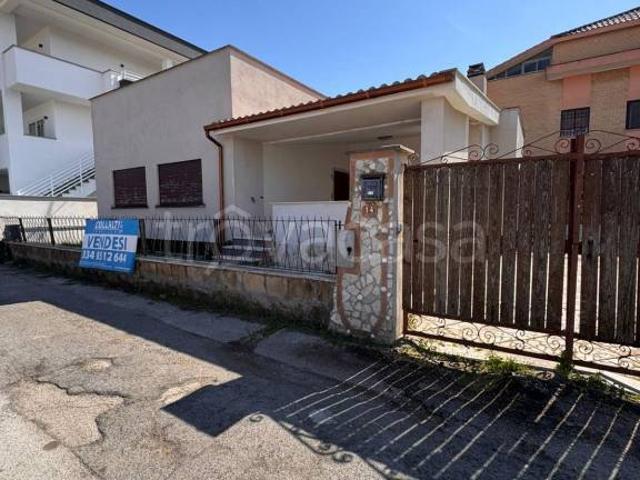 Vendesi villa singola a Nettuno via Maiella, 14