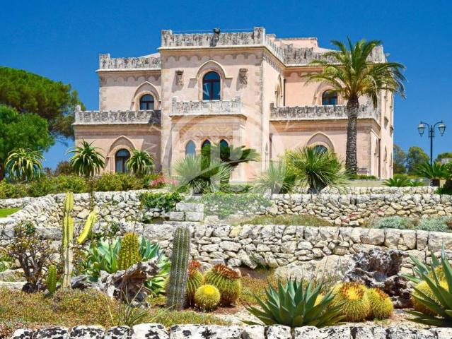 Vendesi villa singola a Noto