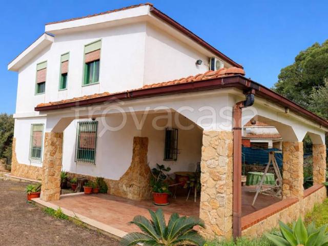 Vendesi villa singola a Siracusa, Maeggio