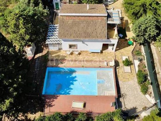 Vendesi villa singola a Noto