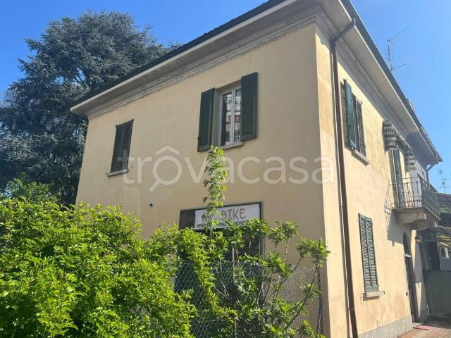 Vendesi villa singola a Nova Milanese via Giuseppe Garibaldi