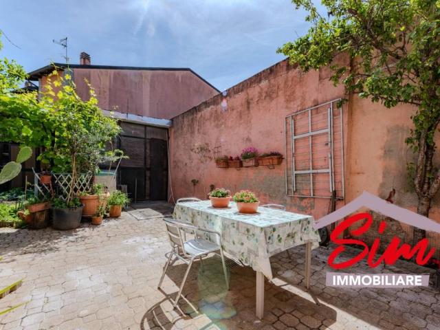 Vendesi villa singola a Novara, Sant'Agabio