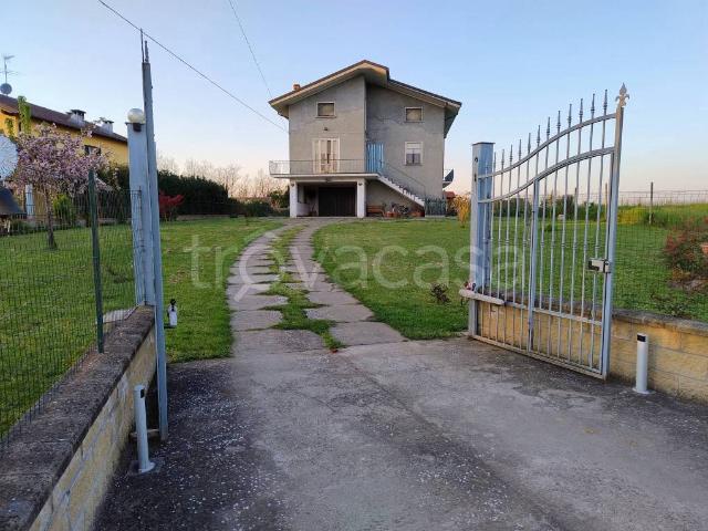 Vendesi villa singola a Novi Ligure