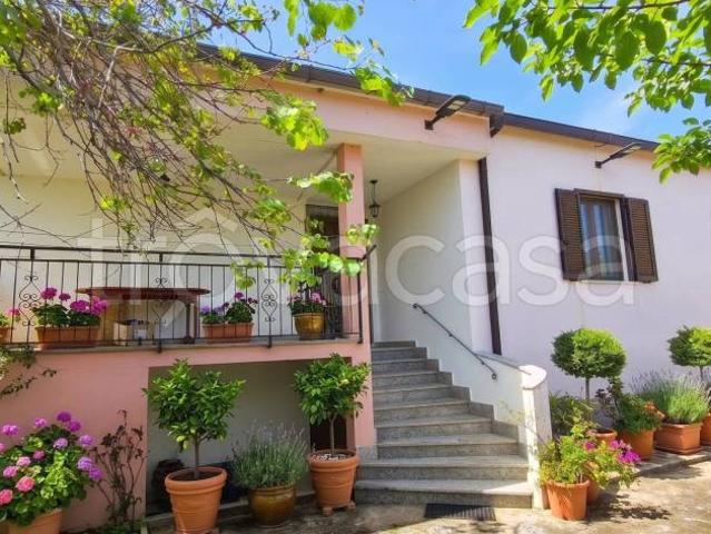 Vendesi villa singola a Olbia
